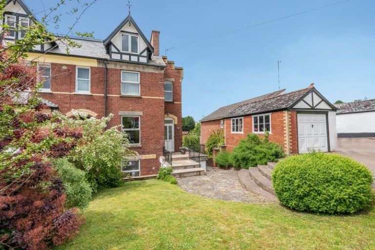 Hereford Road, Monmouth Parrys Estate Agents