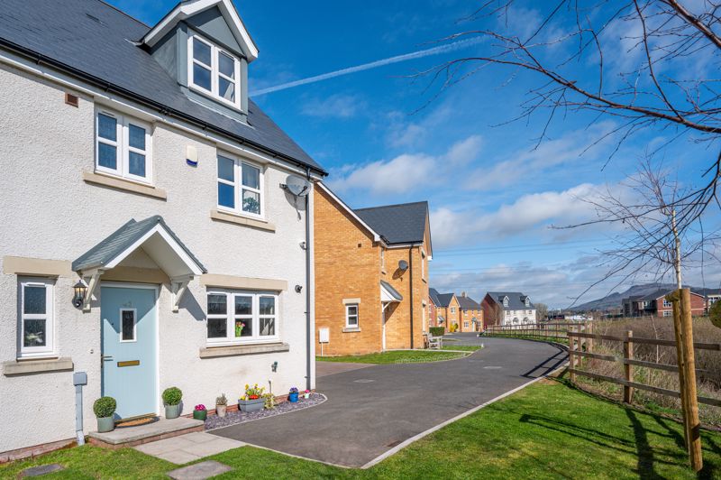 Ffordd Sain Ffwyst, Abergavenny Parrys Estate Agents