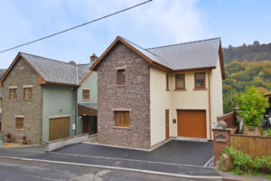 Main Road, Clydach