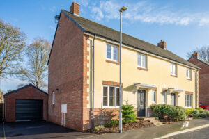 Maple Gardens, Govilon